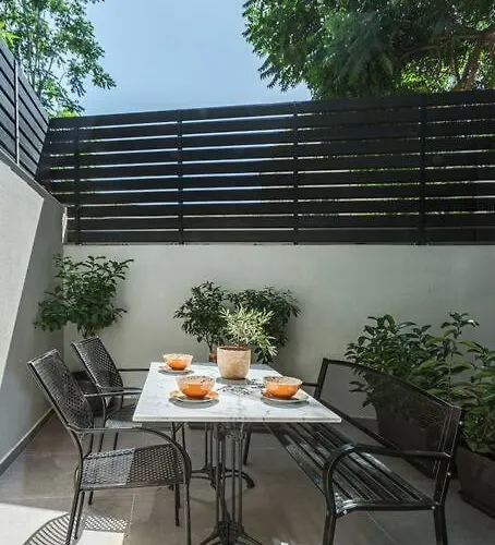 The Meta Stay - Backyard Oasis With Rooftop Access