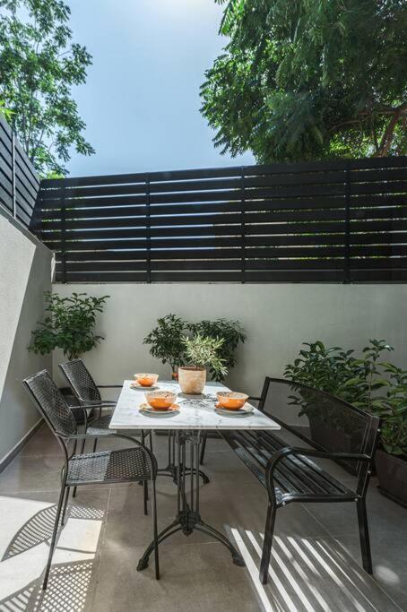 Apartment The Meta - Backyard Oasis With Rooftop Access